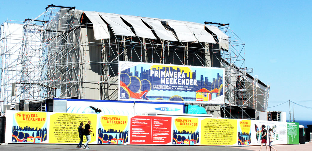 decoracion de eventos primavera sound lona, vinilo y banderas 3