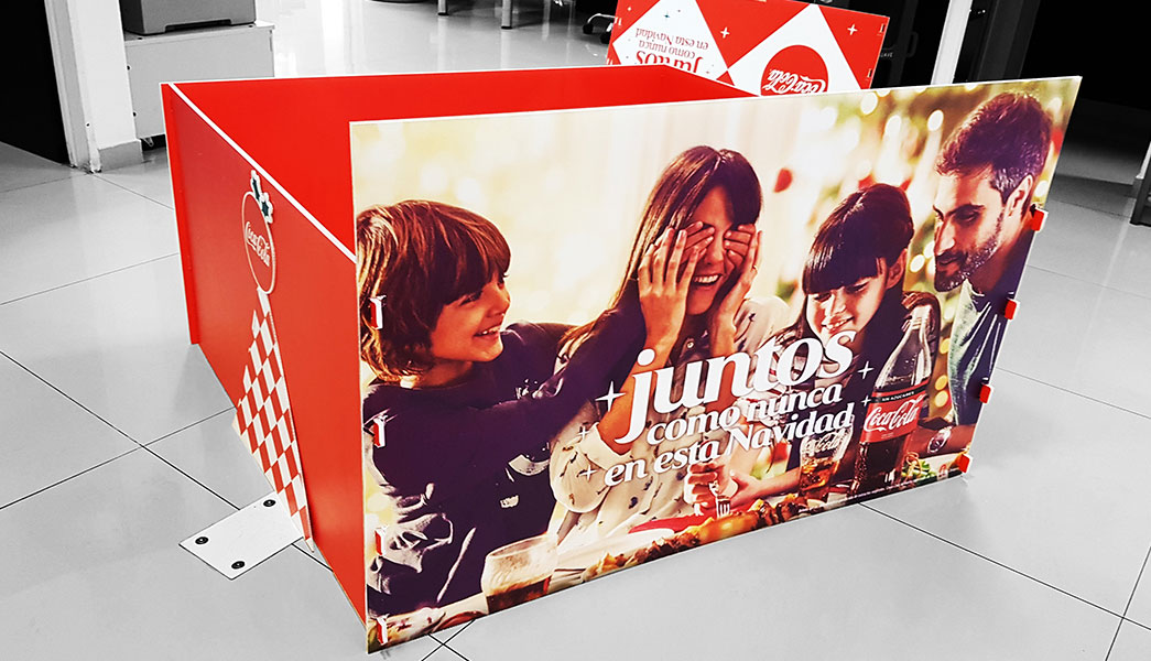 decoracion navideña para cubepallets de coca cola femnsa 4