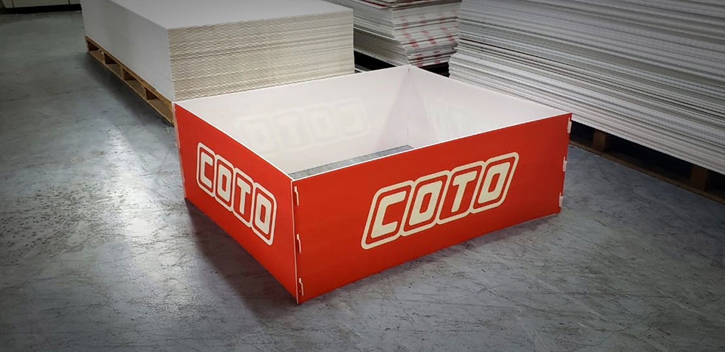 cubre pallets plastico corrugado y decoracion de heladeras en punto de venta coto 3