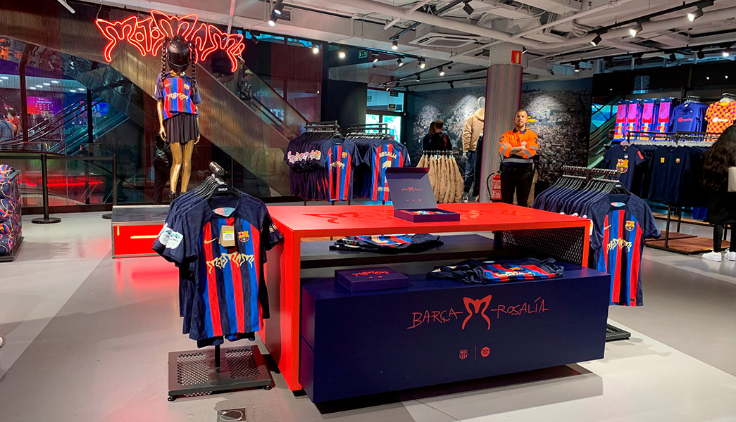 Decoramos las tiendas Barça store al ritmo de Rosalía 2