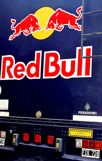 decoracion de vehiculos - red bull