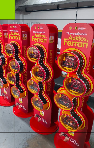 Exhibidor de la promo Autitos Ferrari 